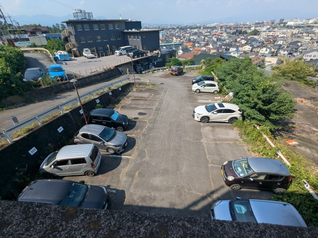 中古マンション　片岡町の駐車場