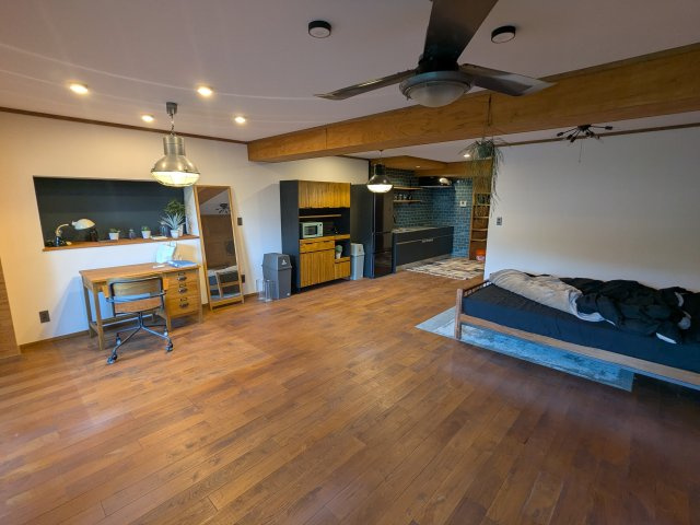 中古マンション　片岡町の居間・リビング|ゆったりとした居間です