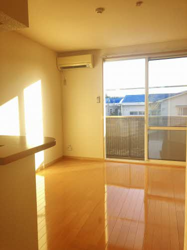 ガーデンコート六番館の居間・リビング