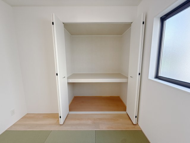 【Cradle Garden】宇都宮市雀の宮 第10 全2邸の収納|〇和室押し入れ〇
押入れには、予備の布団や枕、座布団などをすっきり収納することができます。
※2025年9月撮影