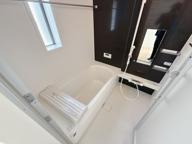 【Cradle Garden】宇都宮市雀の宮 第10 全2邸の浴室|〇浴室〇
「浴室暖房乾燥機」が標準装備の広々バスルームです♪
※2025年9月撮影