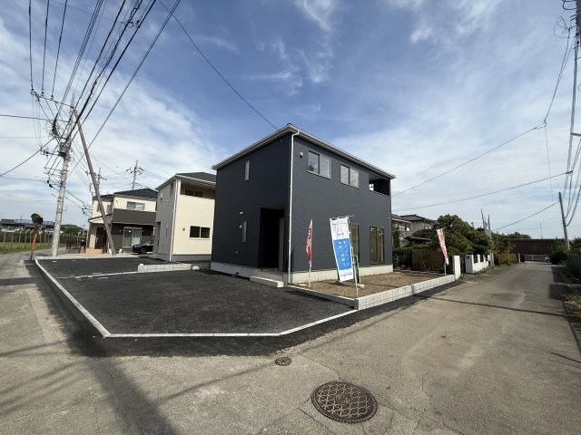 【Cradle Garden】宇都宮市雀の宮 第10 全2邸の前面道路含む現地写真|〇今からご覧いただけます〇
西南角地につき開放的で日当たり良好な立地です。カースペースは安心の並列2台♪
最終1邸、まずはお気軽にお問合せください！
※2025年9月撮影