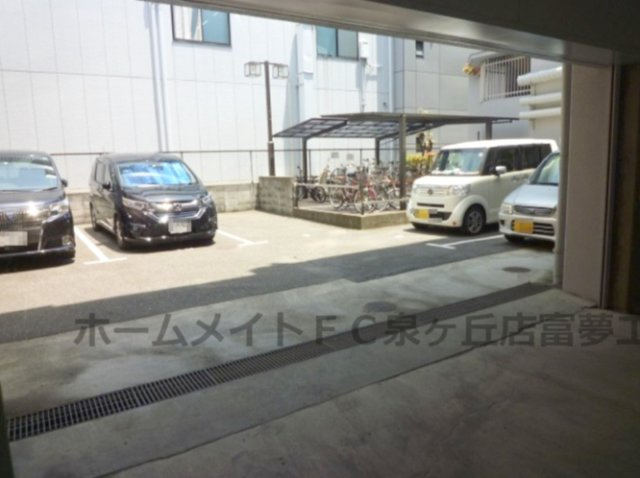 エルベ深井の駐車場