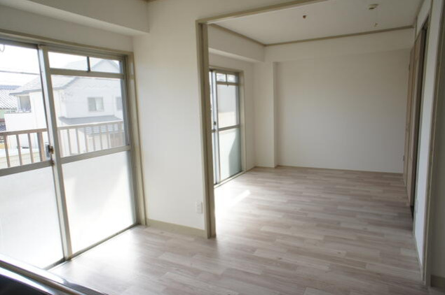 シャトレ北川の居間・リビング