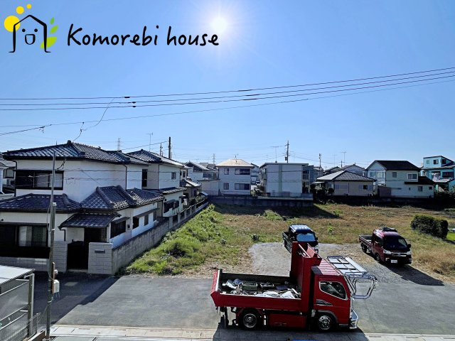 北本市中丸　12期　新築一戸建て　グレース　03の展望|高い建物に囲まれないため、バルコニーからの眺望は開放的。朝日や夕焼けの美しさを日々感じられる、心が落ち着く景色が広がります。