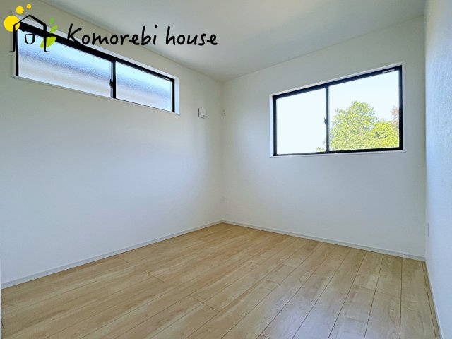 北本市中丸　12期　新築一戸建て　グレース　03の子供部屋|自然光が心地よく入る子ども部屋は、学習・遊び・睡眠をしっかり支える快適環境。シンプル設計でレイアウトも変えやすく、成長に合わせて長く使える利便性の高い一室です。
