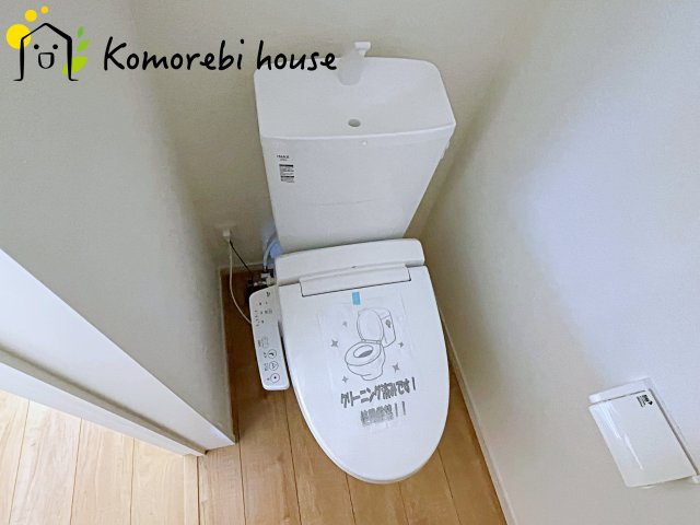 北本市中丸　12期　新築一戸建て　グレース　03のトイレ|2階にもトイレがあることで、朝の混雑が解消し生活動線がスムーズに。新築ならではの間取り設計で、毎日の“プチストレス”が驚くほど減ります。