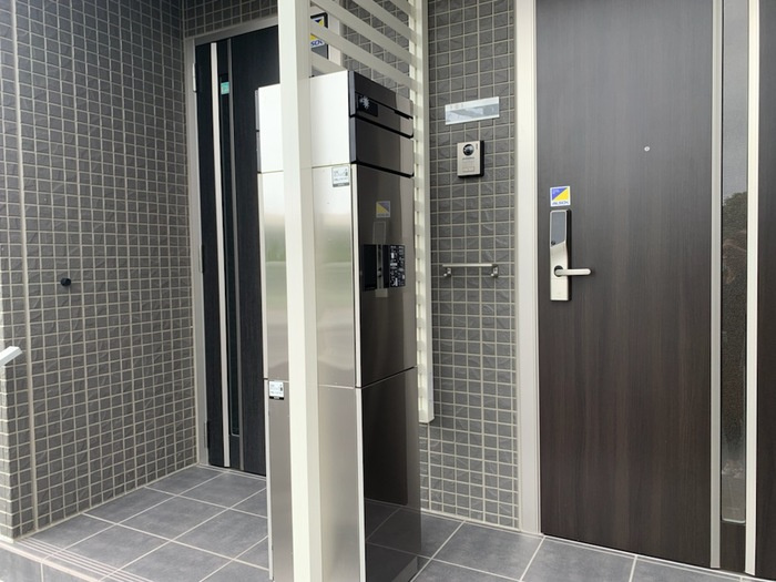 サンプレイスの玄関