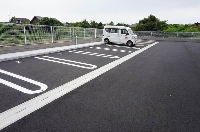 サンプレイスの駐車場