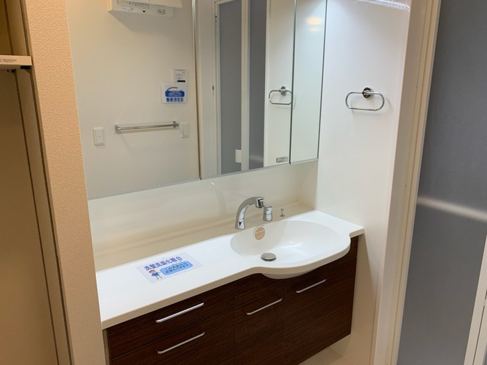 サンプレイスの洗面所