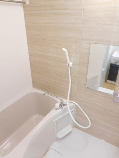 ラ・クール西川口の浴室