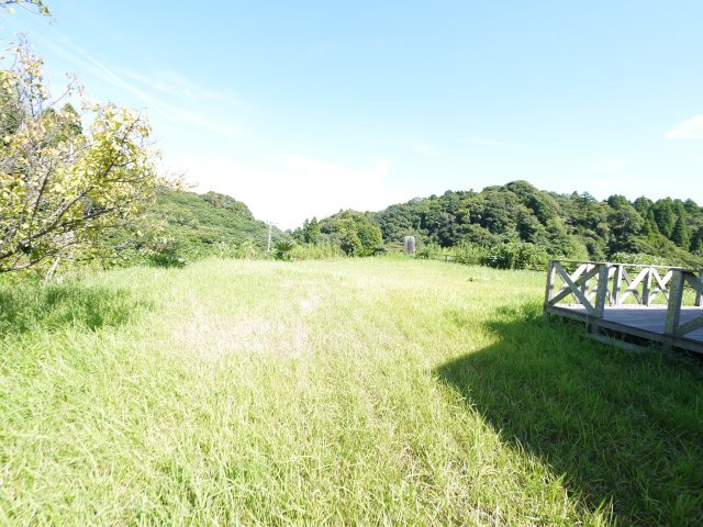 長生郡一宮町東浪見　中古戸建の庭|敷地約518坪ウッドデッキ屋形船付き閑静な湖畔の別荘ポツンと一軒家で目の前が湖二階からは海が見えます