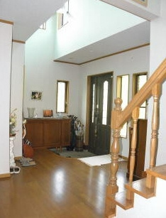 長生郡一宮町東浪見　中古戸建の玄関|敷地約518坪ウッドデッキ屋形船付き閑静な湖畔の別荘ポツンと一軒家で目の前が湖二階からは海が見えます