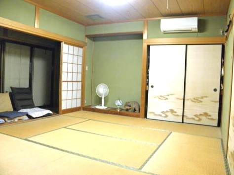 長生郡一宮町東浪見　中古戸建の和室|敷地約518坪ウッドデッキ屋形船付き閑静な湖畔の別荘ポツンと一軒家で目の前が湖二階からは海が見えます