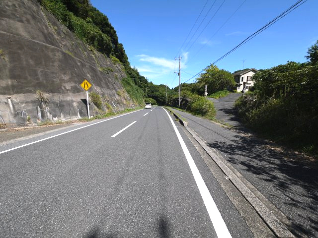 長生郡一宮町東浪見　中古戸建の前面道路含む現地写真|敷地約518坪ウッドデッキ屋形船付き閑静な湖畔の別荘ポツンと一軒家で目の前が湖二階からは海が見えます