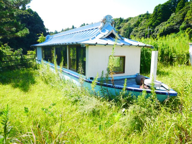 長生郡一宮町東浪見　中古戸建の庭|敷地約518坪ウッドデッキ屋形船付き閑静な湖畔の別荘ポツンと一軒家で目の前が湖二階からは海が見えます