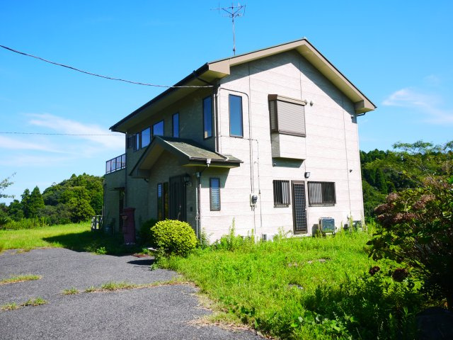 長生郡一宮町東浪見　中古戸建の外観|敷地約518坪ウッドデッキ屋形船付き閑静な湖畔の別荘ポツンと一軒家で目の前が湖二階からは海が見えます