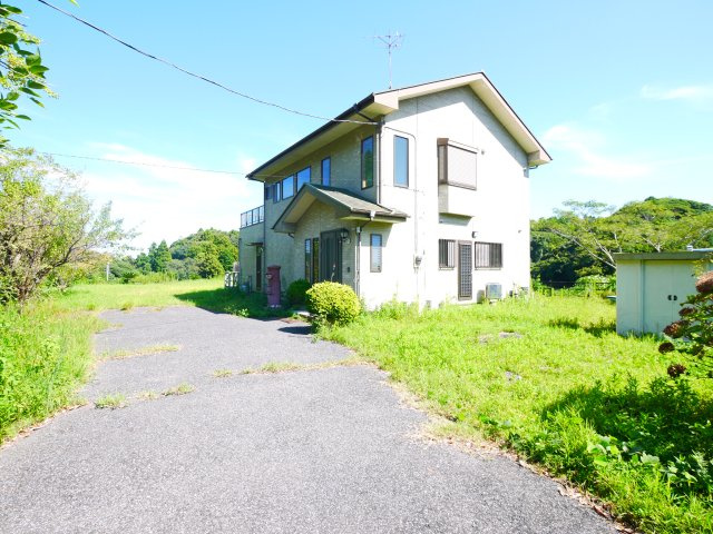 長生郡一宮町東浪見　中古戸建の外観|敷地約518坪ウッドデッキ屋形船付き閑静な湖畔の別荘ポツンと一軒家で目の前が湖二階からは海が見えます