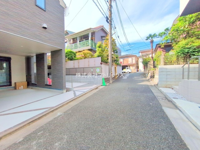 板橋区赤塚新町3丁目　耐震×制震　省エネ住宅　全3棟の前面道路含む現地写真