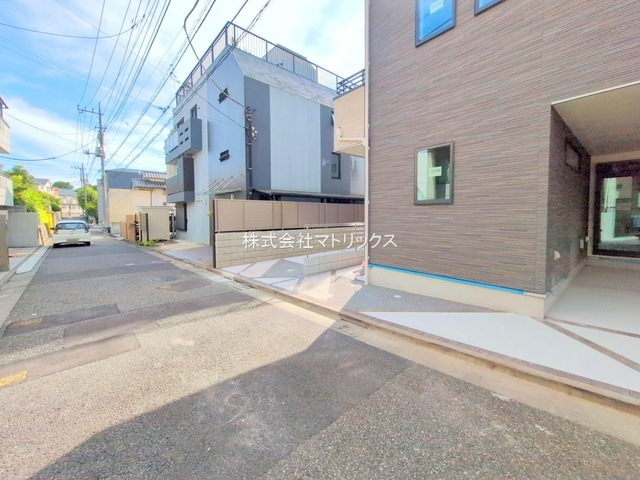 板橋区赤塚新町3丁目　耐震×制震　省エネ住宅　全3棟の前面道路含む現地写真