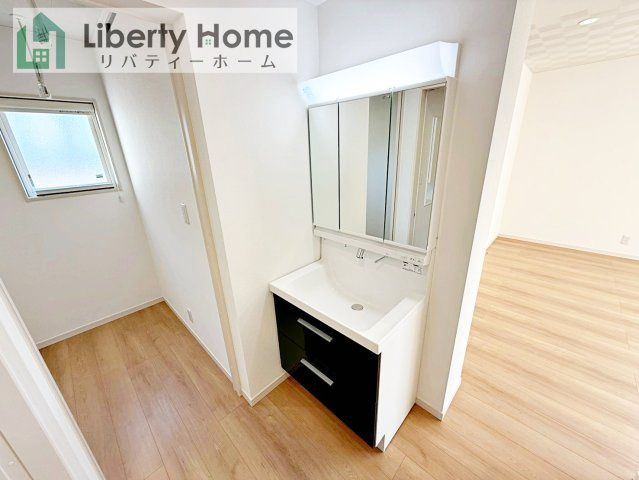 土浦市中村南1丁目　新築戸建　2階建ての独立洗面台