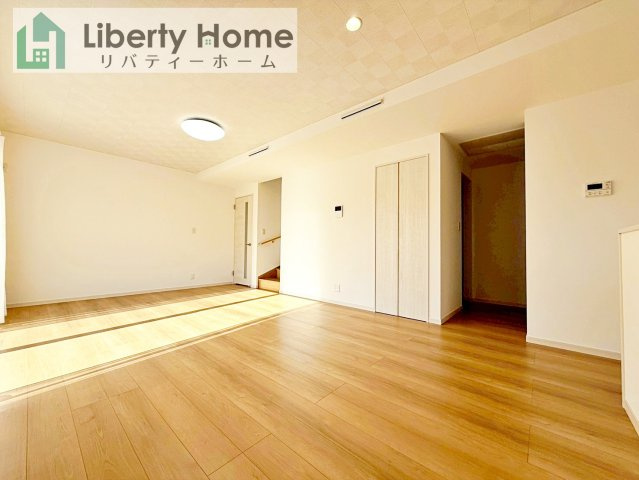 土浦市中村南1丁目　新築戸建　2階建ての居間・リビング