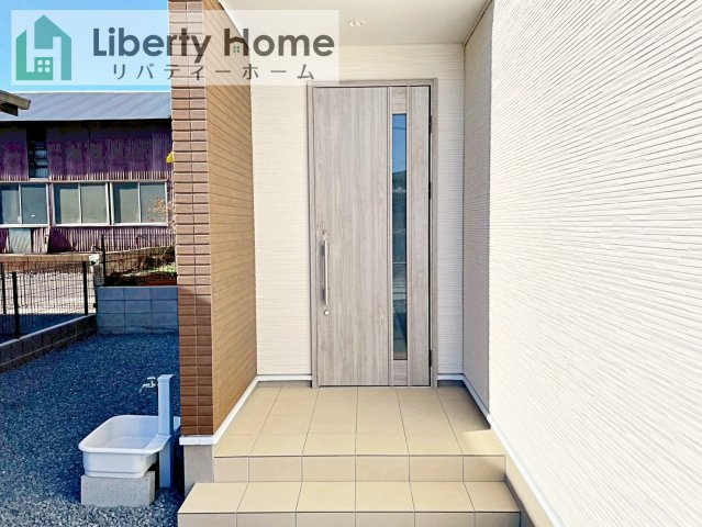 土浦市中村南1丁目　新築戸建　2階建てのエントランス