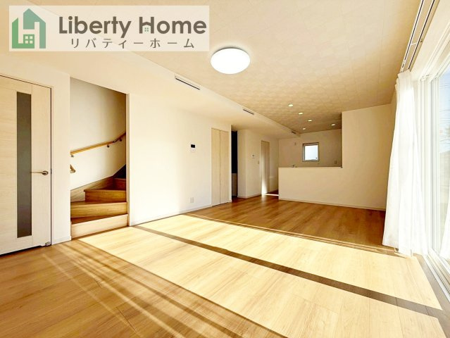 土浦市中村南1丁目　新築戸建　2階建ての居間・リビング