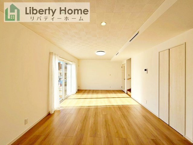 土浦市中村南1丁目　新築戸建　2階建ての居間・リビング