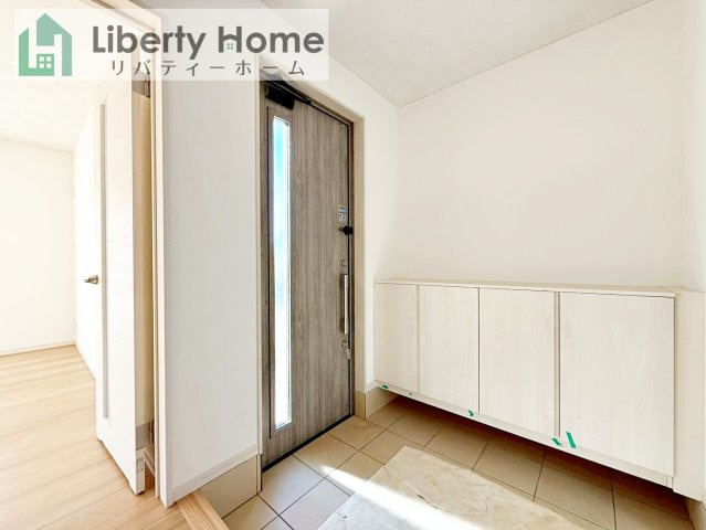 土浦市中村南1丁目　新築戸建　2階建ての玄関