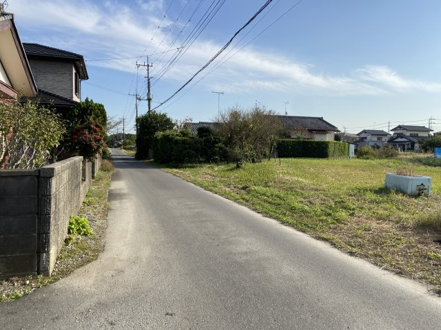 茂原市下永吉1195貸家の前面道路含む現地写真