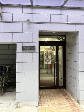 佐々木ビルのエントランス