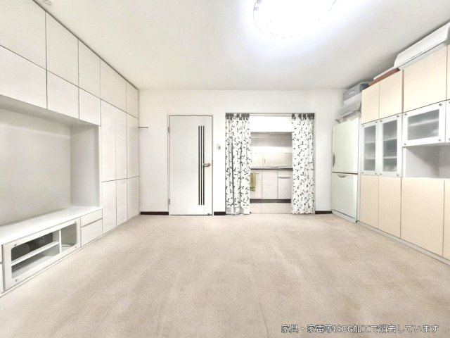 ネオハイツ新大阪の居間・リビング|リビング
※一部家具・家電等はAIで削除しております。家具撤去後のイメージ図としてご参照ください