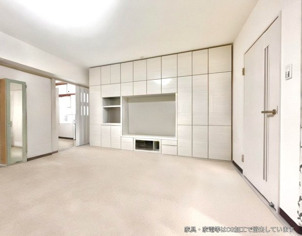 ネオハイツ新大阪の居間・リビング|リビング
※一部家具・家電等はAIで削除しております。家具撤去後のイメージ図としてご参照ください