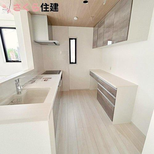 矢板市木幡　1号棟のキッチン|カップボード付きのキッチンはたくさん収納出来て便利ですね♪