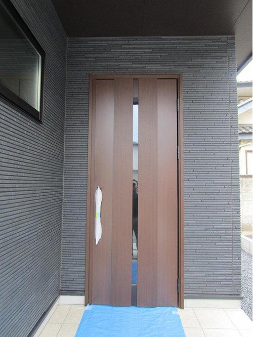 矢板市木幡　1号棟の玄関|シックな色合いの玄関回り♪