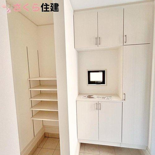 矢板市木幡　1号棟の収納|靴がたくさん仕舞えるシューズクローゼット♪