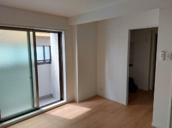 【居間・リビング】 | アマビーレ中野本町４丁目 | 10帖のきれいな洋室。