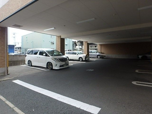 ＬＥＯ伍拾伍番館の駐車場