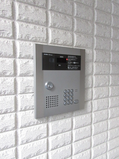 Ｍ＆Ｍ逢初のセキュリティ|オートロック付きのエントランス