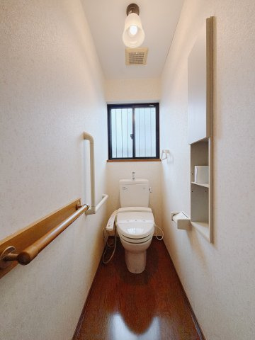 【中古戸建】前橋市昭和町のトイレ|白を基調としたトイレ♪