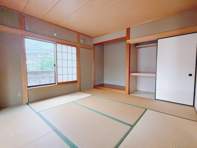 【中古戸建】前橋市昭和町の和室|和室を書斎にしたり、冬にはコタツを敷いて家族みんなで年越しをするのもいいですね。家族みんなのお気に入りの空間になります♪