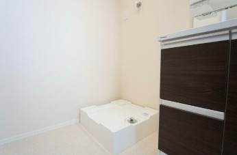 【設備】 | MAISON CUBE Y’S | 室内洗濯機置き場。