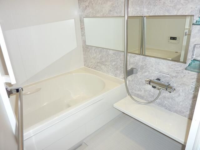小平市花小金井南町２丁目の賃貸マンションの浴室