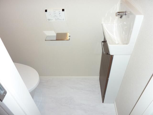 小平市花小金井南町２丁目の賃貸マンションのトイレ