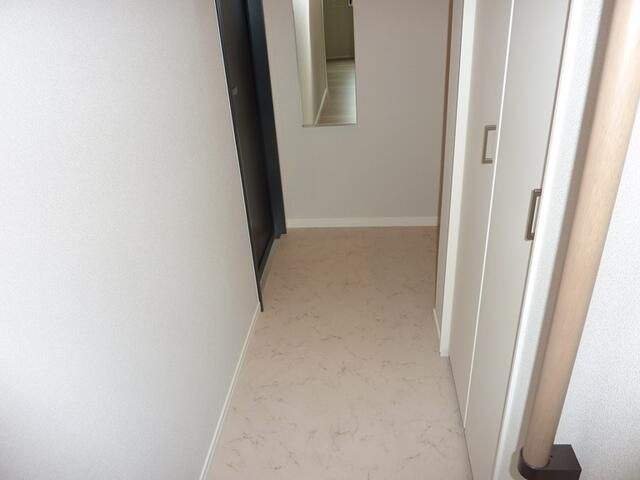 小平市花小金井南町２丁目の賃貸マンションの玄関