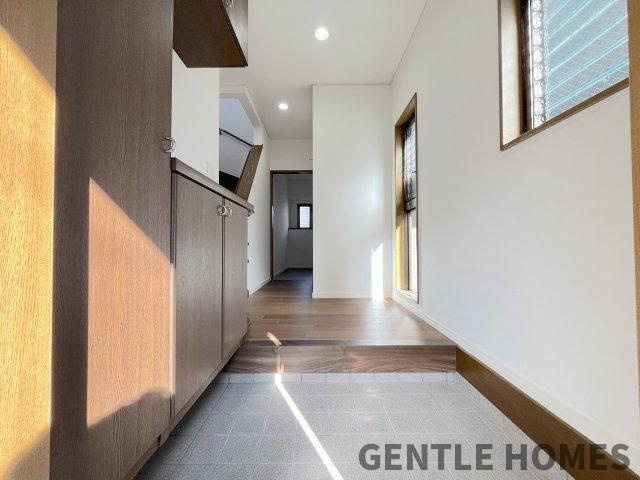 障子岳南2丁目戸建の玄関