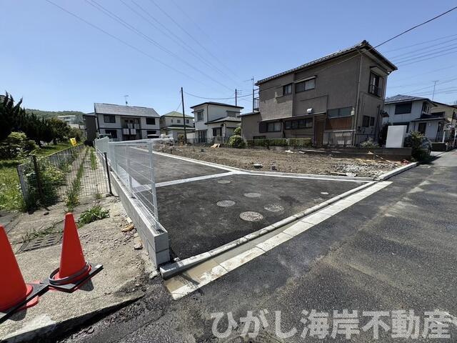 平塚市出縄　売地の前面道路含む現地写真| 現地外観