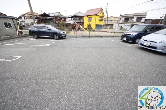 ラフィーネ古田の駐車場