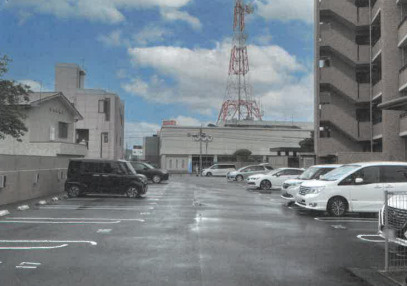 サーパス神宮参道レジデンスの駐車場